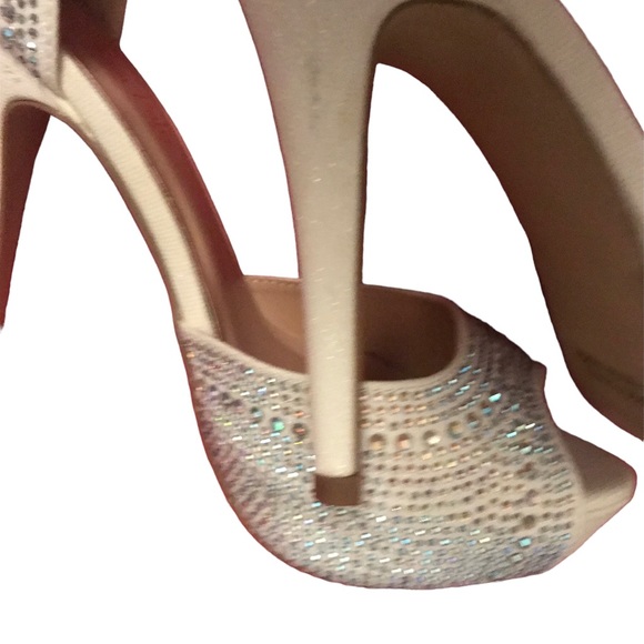 Shoes - Picture 5 of 7